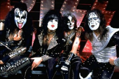 gene-simmons-with-kiss